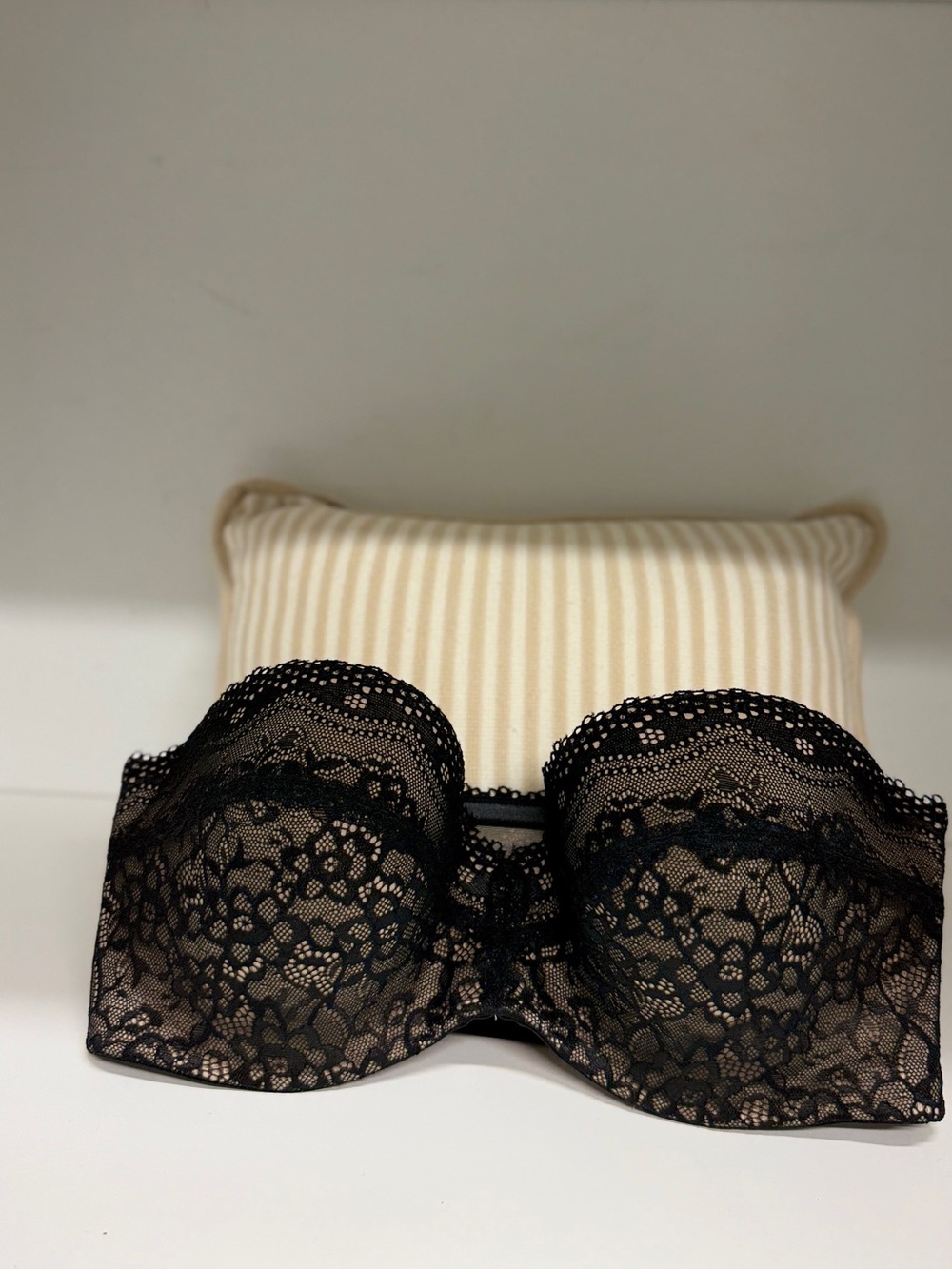 Wacoal b.tempt’d enticing Strapless Lace Bra Black Nude 34D 954237